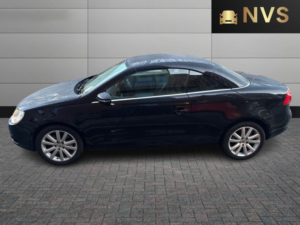 2010 Volkswagen Eos 2.0 Tdi Cr Se in Black — image 4