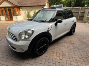 2013 MINI Countryman 1.6 Cooper All4 Countryman in White — image 3