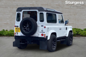 2015 Land Rover Defender 90 2.2 Tdci Xs Station Wagon 4WD Swb Euro 5 3dr in White — image 4