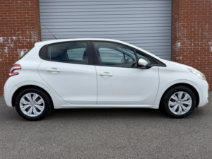 2014 Peugeot 208 1.2 Vti Access+ in White — image 2