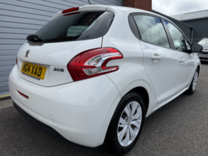 2014 Peugeot 208 1.2 Vti Access+ in White — image 3