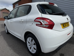2014 Peugeot 208 1.2 Vti Access+ in White — image 5
