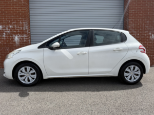 2014 Peugeot 208 1.2 Vti Access+ in White — image 6