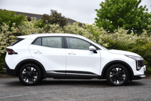 2025 Kia Sportage 1.6 T-Gdi Pure SUV 5dr Petrol Manual Euro 6 (s/s) (147 Bhp) in White — image 2