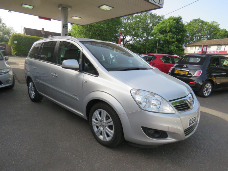 2010 Vauxhall Zafira 1.8 16v Design Euro 4 5dr in Silver — image 1