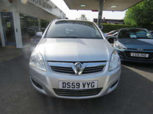 2010 Vauxhall Zafira 1.8 16v Design Euro 4 5dr in Silver — image 2