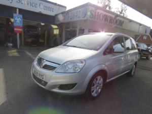 2010 Vauxhall Zafira 1.8 16v Design Euro 4 5dr in Silver — image 3