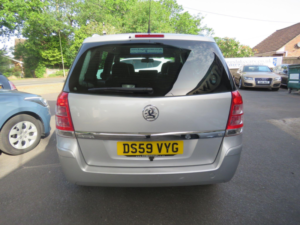 2010 Vauxhall Zafira 1.8 16v Design Euro 4 5dr in Silver — image 6