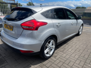 2016 Ford Focus 1.5 Tdci Zetec Hatchback 5dr Diesel Manual Euro 6 (s/s) (120 Ps) in Silver — image 6
