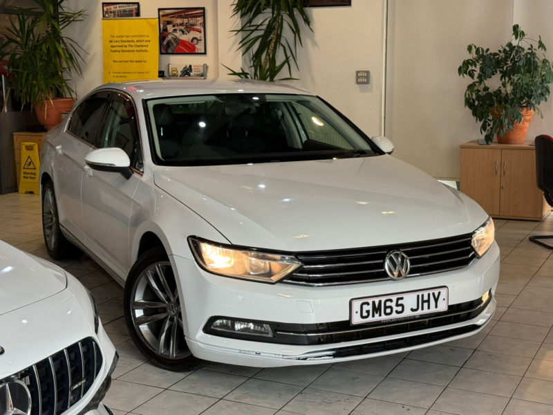2015 Volkswagen Passat 2.0 Tdi Bluemotion Tech Gt in White — image 1