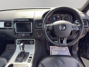 2013 Volkswagen Touareg 3.0 Tdi V6 Bluemotion Tech R-Line Tiptronic 4WD Euro 5 (s/s) 5dr in Black — image 2