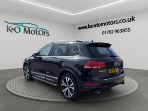 2013 Volkswagen Touareg 3.0 Tdi V6 Bluemotion Tech R-Line Tiptronic 4WD Euro 5 (s/s) 5dr in Black — image 4