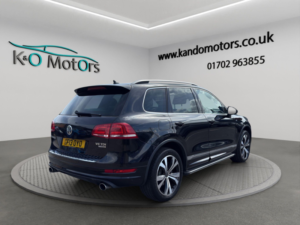 2013 Volkswagen Touareg 3.0 Tdi V6 Bluemotion Tech R-Line Tiptronic 4WD Euro 5 (s/s) 5dr in Black — image 6