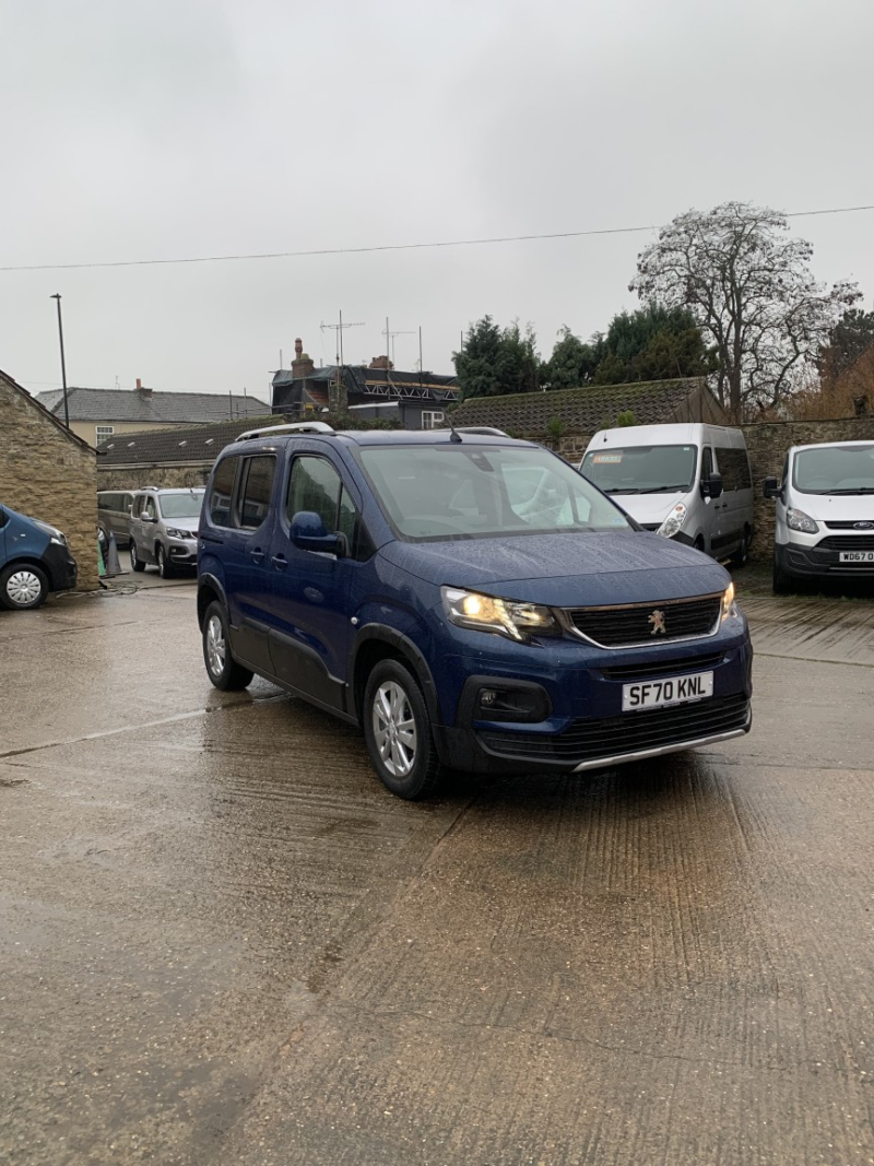 2020 Peugeot Rifter 1.5 Bluehdi Allure in Blue — image 1