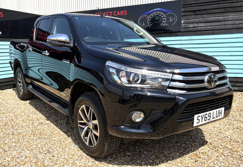 2019 Toyota Hilux 2.4 D-4d Invincible Pickup Double Cab 4dr Diesel Manual 4WD Euro 6 (s/s) (tss) (150 Ps) in Black — image 1