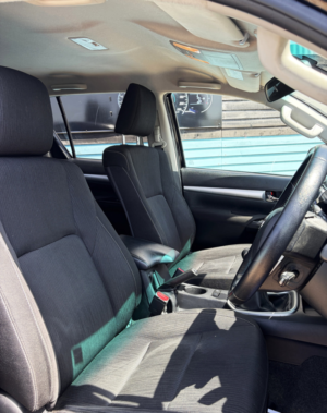 2019 Toyota Hilux 2.4 D-4d Invincible Pickup Double Cab 4dr Diesel Manual 4WD Euro 6 (s/s) (tss) (150 Ps) in Black — image 6