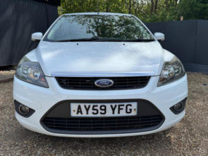 2009 Ford Focus 1.6 Zetec 5dr in White — image 2