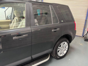 2008 Land Rover Freelander 2 2.2 Td4 Hse Auto 4WD Euro 4 5dr in Black — image 5