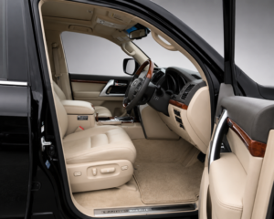 2014 Toyota Land Cruiser Zx 4.6 V8 Petrol J200 in Black — image 3