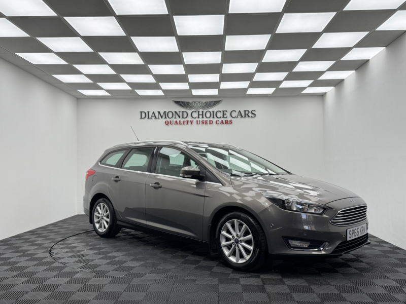 2015 Ford Focus 1.5 T Ecoboost Titanium in Brown — image 1