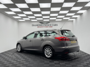 2015 Ford Focus 1.5 T Ecoboost Titanium in Brown — image 4
