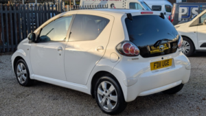 2011 Toyota Aygo 1.0 Vvt-I Go Hatchback 5dr Petrol Manual Euro 5 (67 Ps) in White — image 5