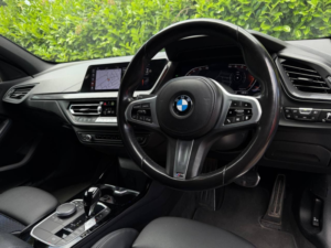 2022 BMW 1 Series 1.5 118i M Sport (lcp) Hatchback 5dr Petrol Dct Euro 6 (s/s) (136 Ps) in Blue — image 3