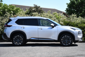 2025 Nissan X-Trail 1.5 H E-Power Tekna+ SUV 5dr Petrol Hybrid Auto Euro 6 (s/s) (204 Ps) in Silver — image 2