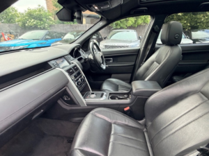 2015 Land Rover Discovery Sport Td4 Hse in Black — image 2