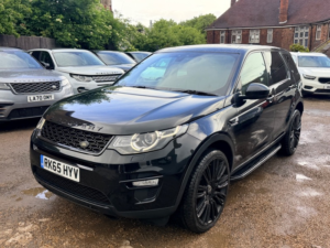 2015 Land Rover Discovery Sport Td4 Hse in Black — image 3