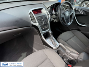 2013 Vauxhall Astra 2.0 Astra Sri Cdti Auto 5dr in Silver — image 4