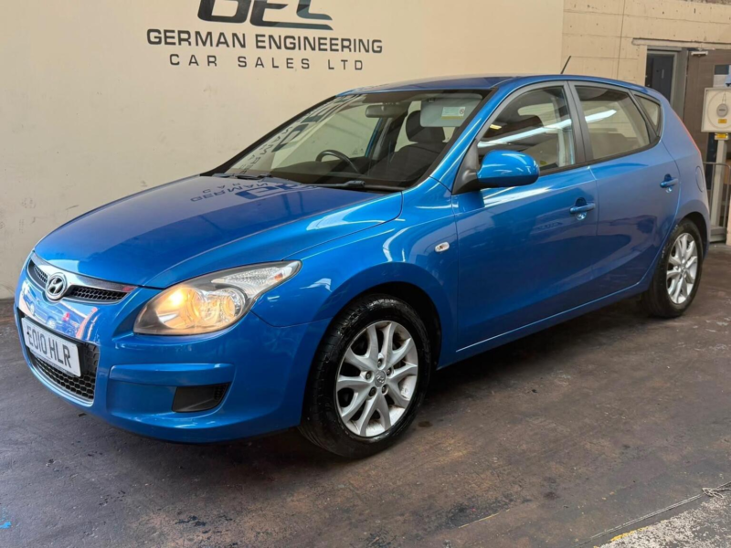 2010 Hyundai I30 1.6 Crdi Comfort Auto Euro 4 5dr in Blue — image 1