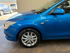 2010 Hyundai I30 1.6 Crdi Comfort Auto Euro 4 5dr in Blue — image 4