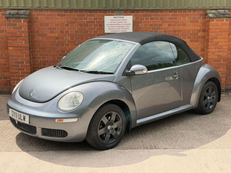 2011 Volkswagen Beetle 1.6 Sola Cabriolet Euro 4 2dr in Grey — image 1
