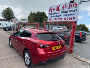 2015 Mazda Mazda3 2.0 Skyactiv-G Se Euro 5 (s/s) 5dr in Red — image 4