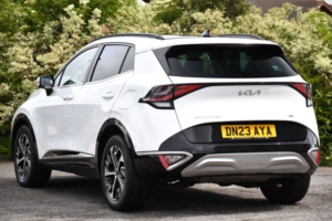 2023 Kia Sportage 1.6 H T-Gdi 4 SUV 5dr Petrol Hybrid Auto Euro 6 (s/s) (226 Bhp) in White — image 3