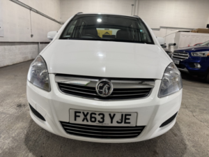 2013 Vauxhall Zafira 1.6 16v Exclusiv in White — image 2