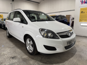 2013 Vauxhall Zafira 1.6 16v Exclusiv in White — image 3