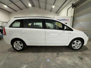2013 Vauxhall Zafira 1.6 16v Exclusiv in White — image 4