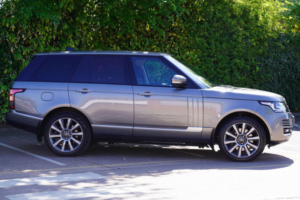 2017 Land Rover Range Rover 4.4 Sd V8 Autobiography Auto 4WD Euro 6 (s/s) 5dr in Silver — image 2