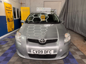 2009 Toyota Auris 1.6 Vvt-I Tr 5dr in Silver — image 2