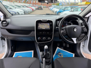 2015 Renault Clio 1.2 16v Dynamique Nav Euro 6 5dr in White — image 2