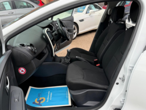 2015 Renault Clio 1.2 16v Dynamique Nav Euro 6 5dr in White — image 4