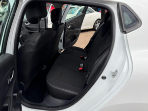 2015 Renault Clio 1.2 16v Dynamique Nav Euro 6 5dr in White — image 5