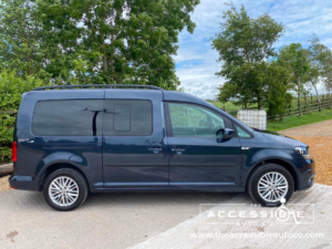 2019 Volkswagen Caddy Maxi Life 2.0 Tdi in Blue — image 5