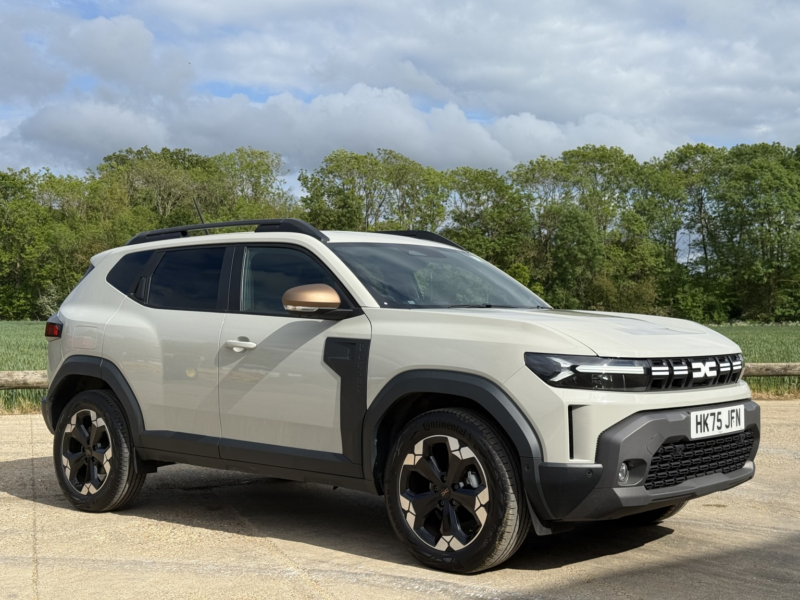 2025 Dacia Duster 1.2 Extreme Tce 130 4x2 My24 in Beige — image 1