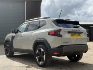 2025 Dacia Duster 1.2 Extreme Tce 130 4x2 My24 in Beige — image 6