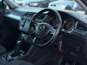 2017 Volkswagen Tiguan 2.0 Tdi Bluemotion Tech Se Navigation DSG 4motion Euro 6 (s/s) 5dr in Grey — image 2