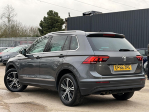 2017 Volkswagen Tiguan 2.0 Tdi Bluemotion Tech Se Navigation DSG 4motion Euro 6 (s/s) 5dr in Grey — image 3