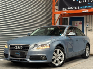 2010 Audi A4 2.0 Tdi Executive Se Euro 4 4dr in Blue — image 2